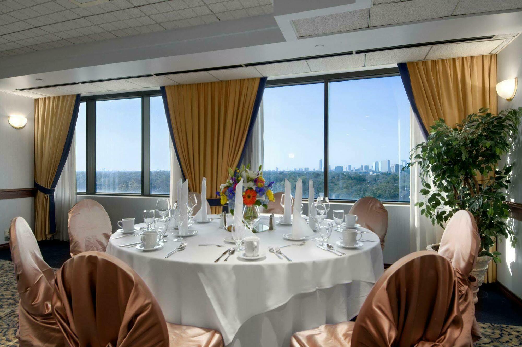 Hilton Houston Plaza/Medical Center Otel Restoran fotoğraf